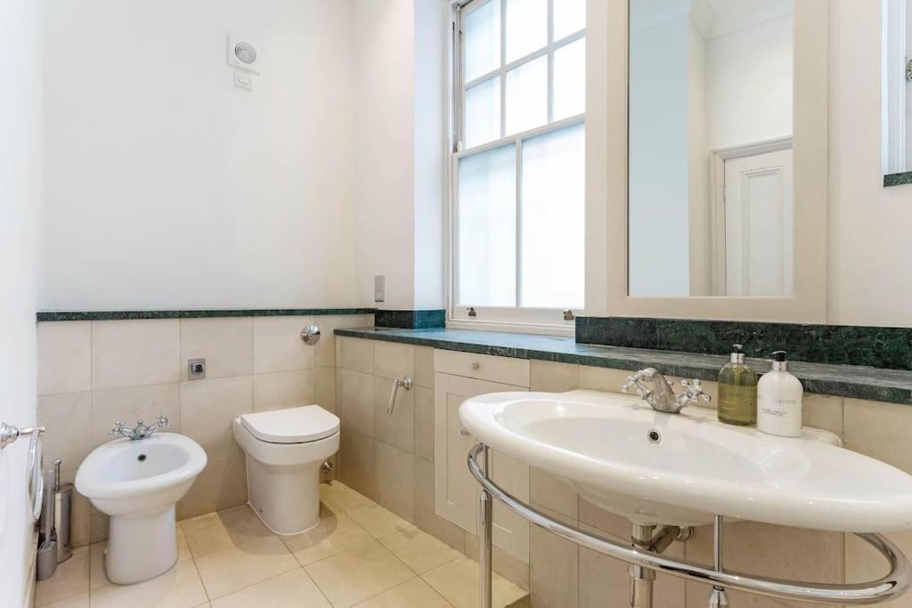 Fabulous 3 Bed In Kensington Apartamento *