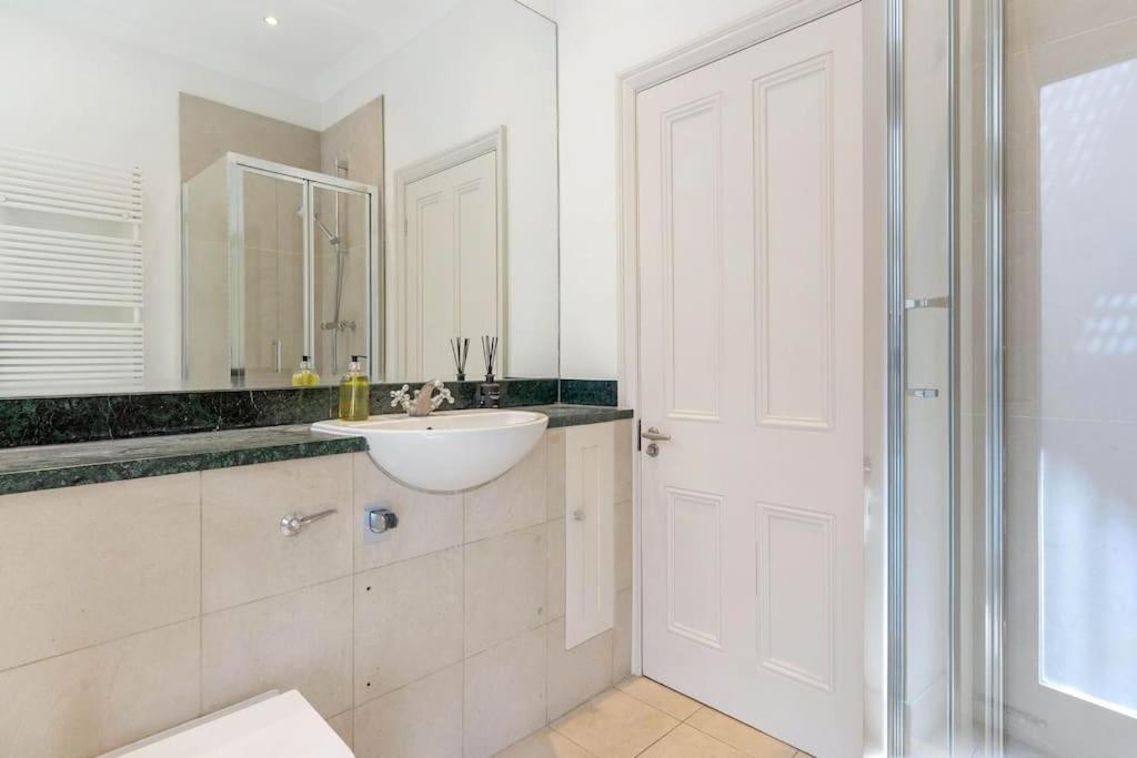 Fabulous 3 Bed In Kensington Apartamento *